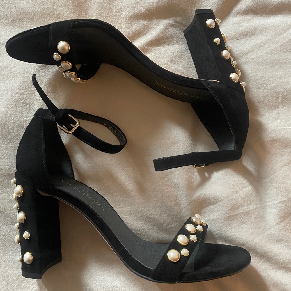 Stuart Weitzman 'More Pearls' suede pearl sandal heels size 9.5